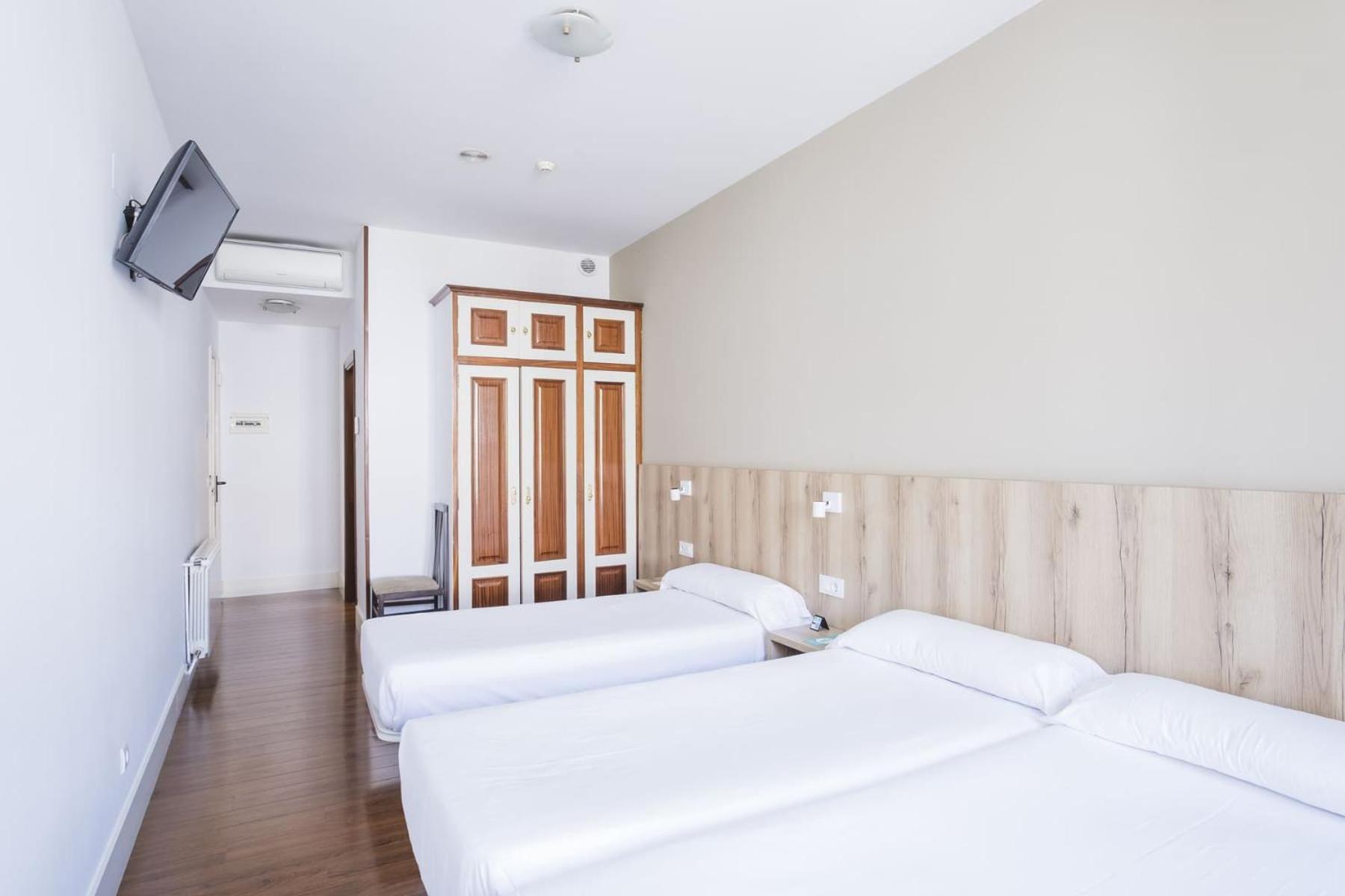 Hotel Alda Avenida ซานติอาโก เด กอมโปสเตลา ภายนอก รูปภาพ