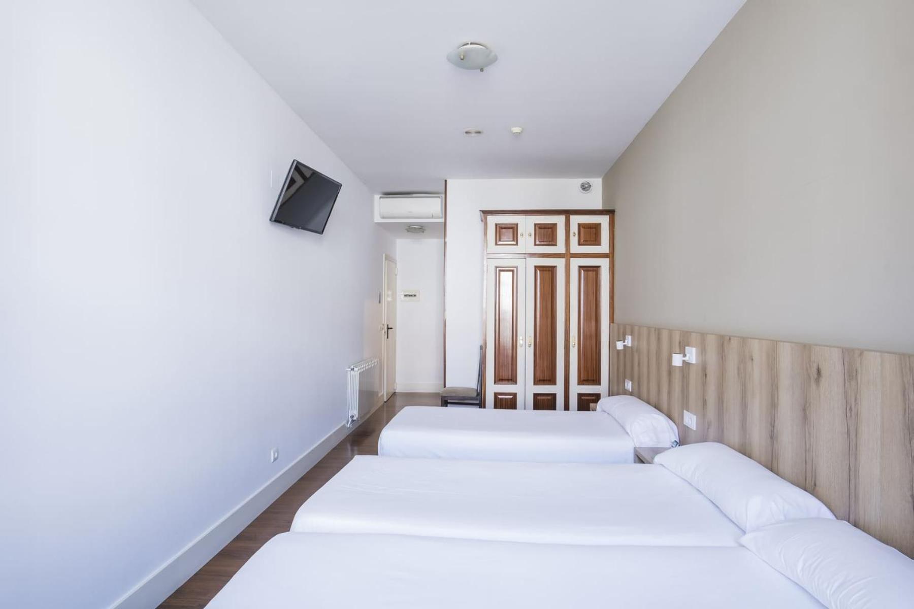 Hotel Alda Avenida ซานติอาโก เด กอมโปสเตลา ภายนอก รูปภาพ