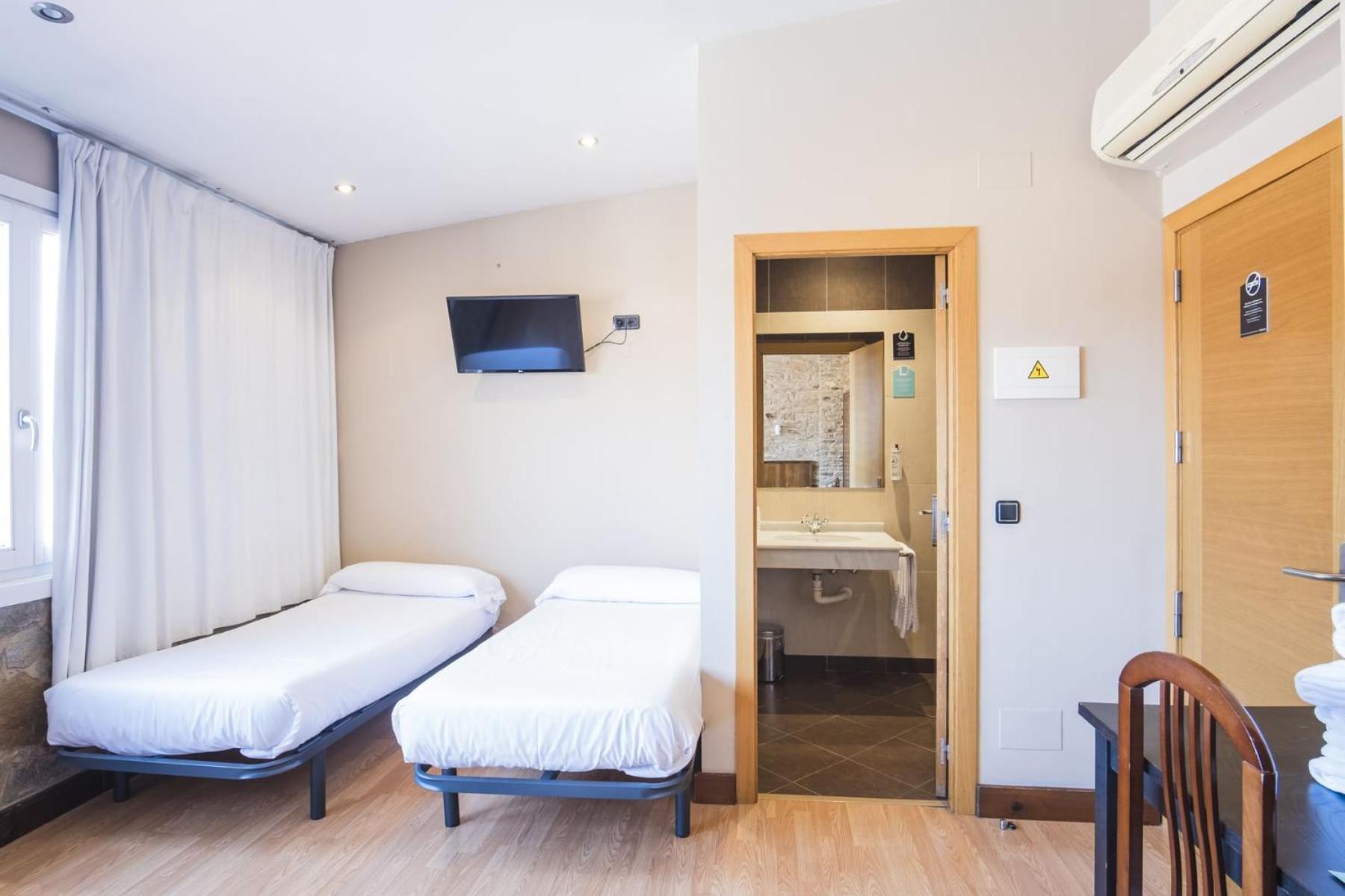 Hotel Alda Avenida ซานติอาโก เด กอมโปสเตลา ภายนอก รูปภาพ