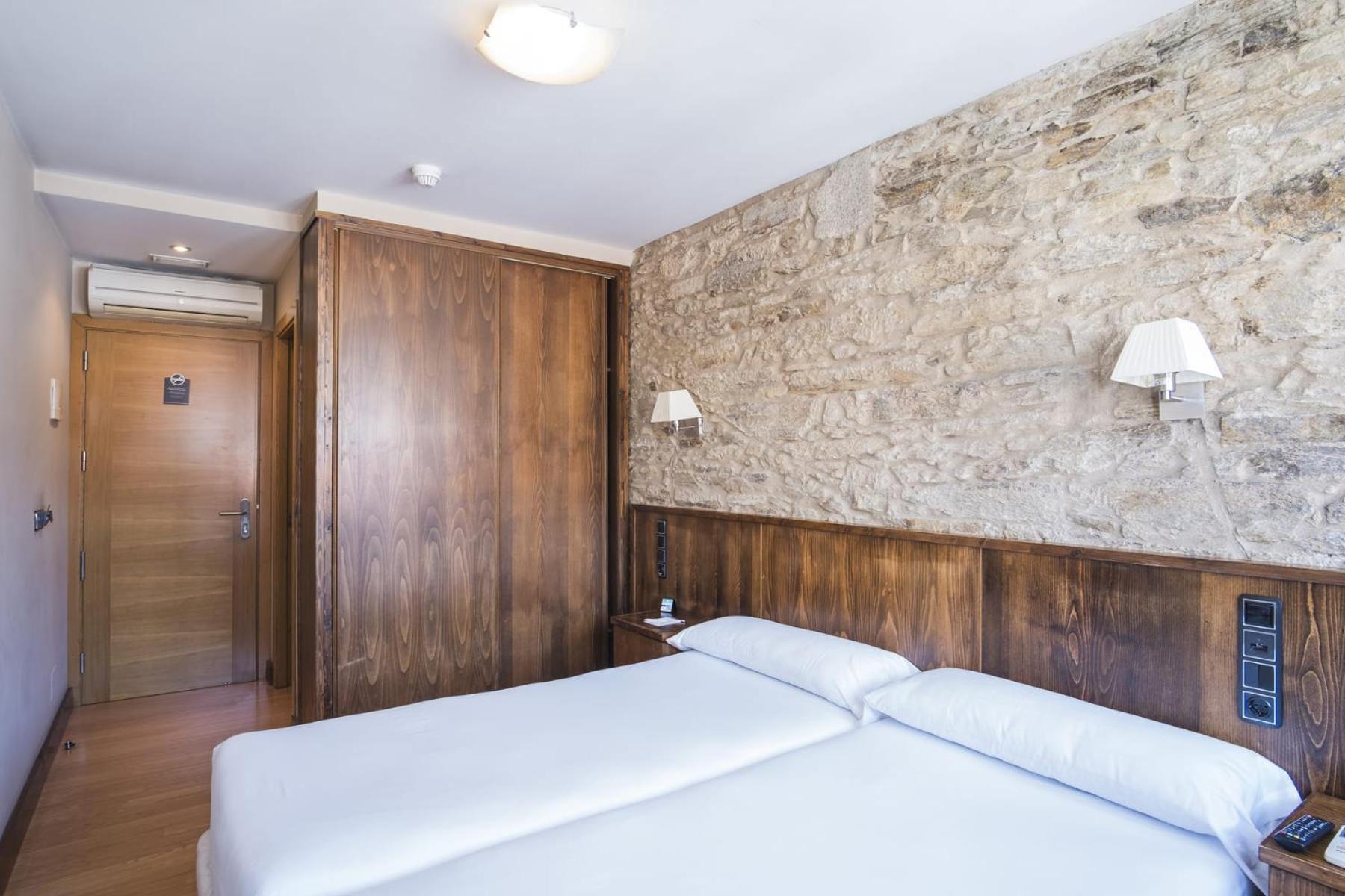 Hotel Alda Avenida ซานติอาโก เด กอมโปสเตลา ภายนอก รูปภาพ