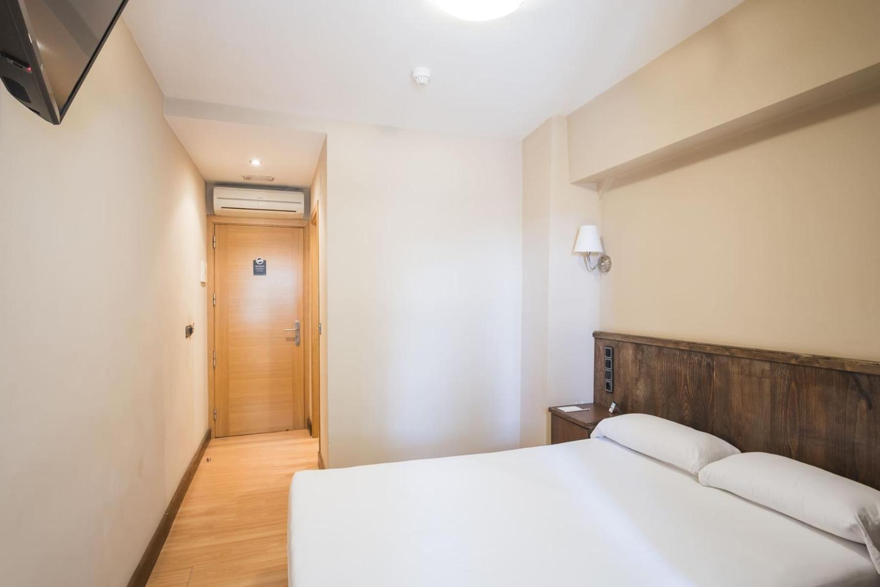 Hotel Alda Avenida ซานติอาโก เด กอมโปสเตลา ภายนอก รูปภาพ